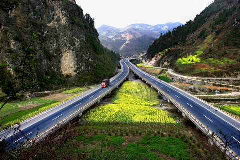 物流行業(yè)貨物運(yùn)輸車安裝GPS定位器的優(yōu)勢(shì)